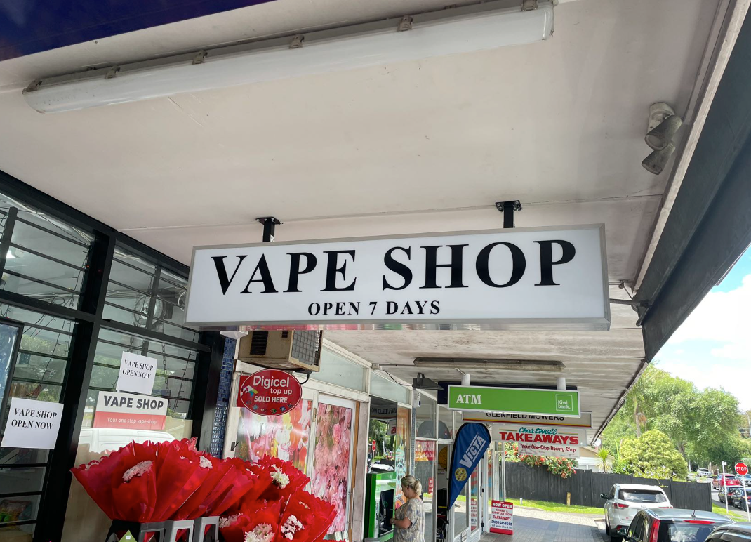 LED Lightbox Signage for a vape shop, illuminated retail shop sign with bright LED lighting by Retail Sign.